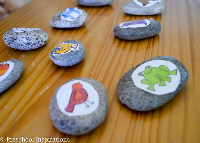 Brown Bear Story Stones with FREE printable - Preschool Inspirations