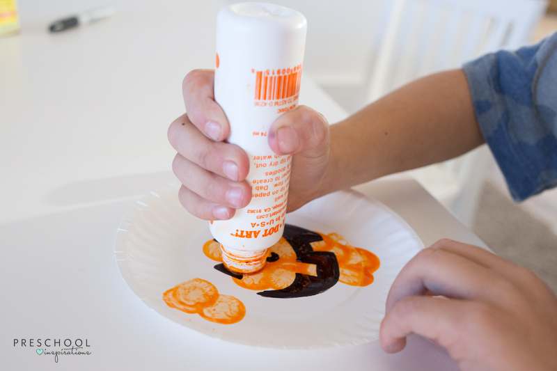 Paper plate pumpkin craft for Halloween